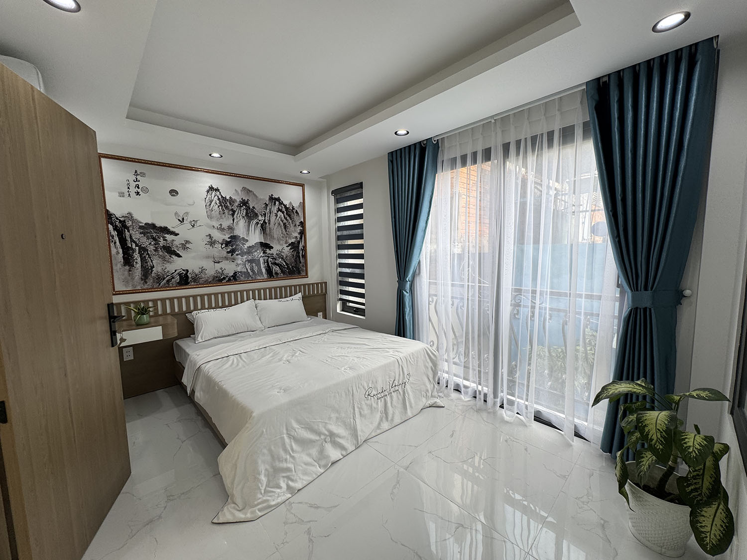 Biệt thự mini 3 lầu, t.kế Tân Cổ Điển, Full n.thất, hẻm ôtô Cầm Bá Thước - Cạnh Phố Ẩm Thực PXLong